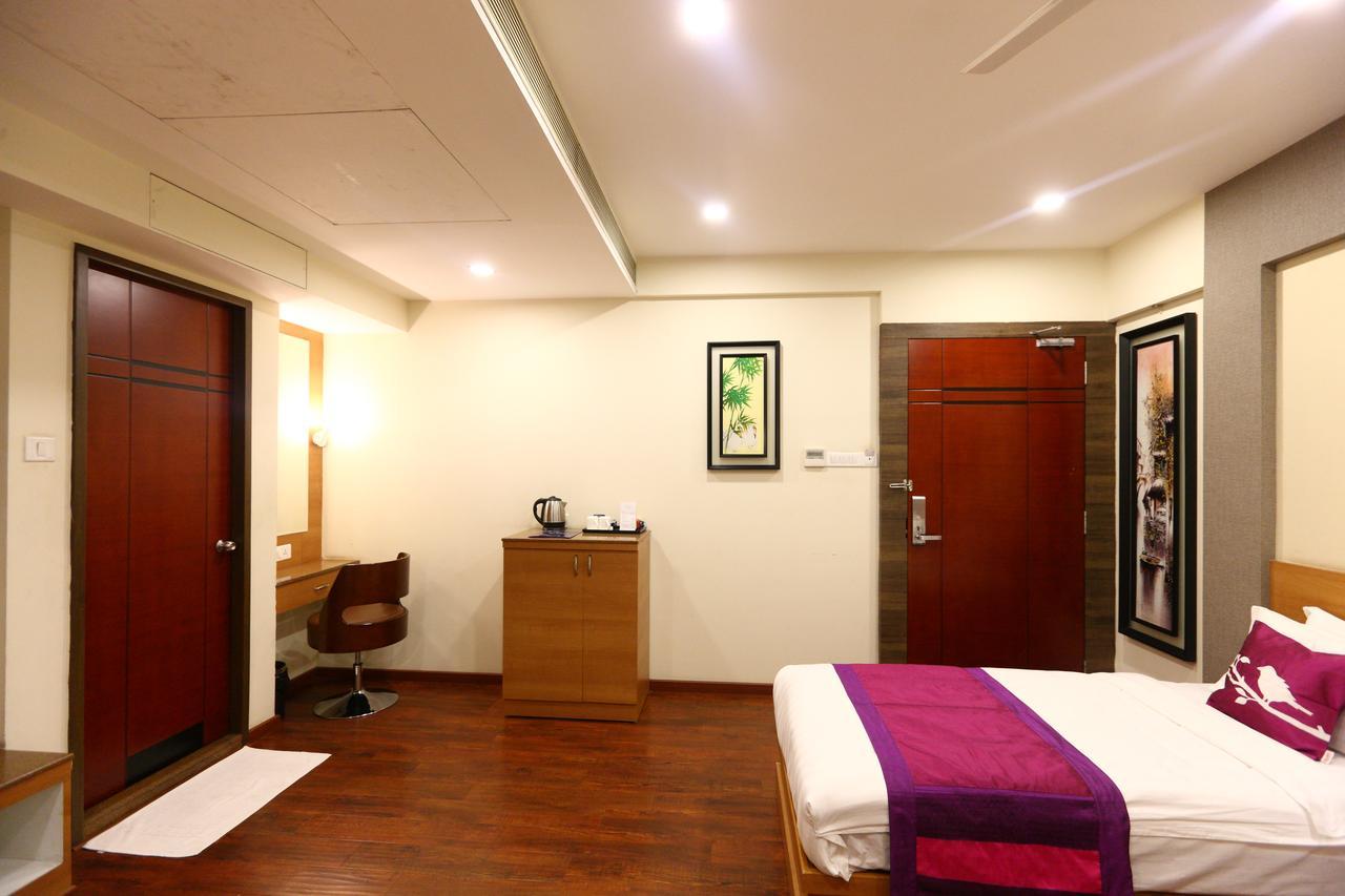 Fabhotel Prime Adore Residency Chennai Exterior photo
